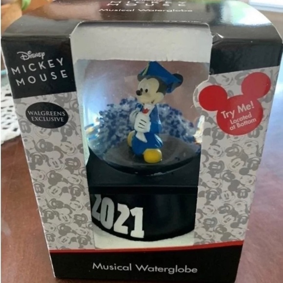 New snow globe musical Disney Mickey Mouse 2021 graduation - Picture 1 of 5